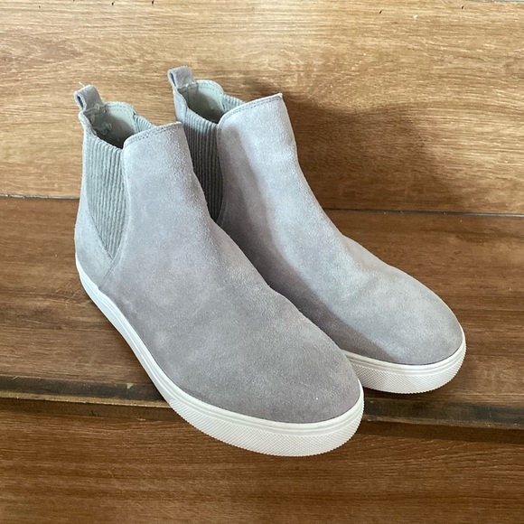 Blondo Grey Suede Waterproof Ankle Boots Womens 8.5 Slip On Sneakers Shoeties - Picture 1 of 14